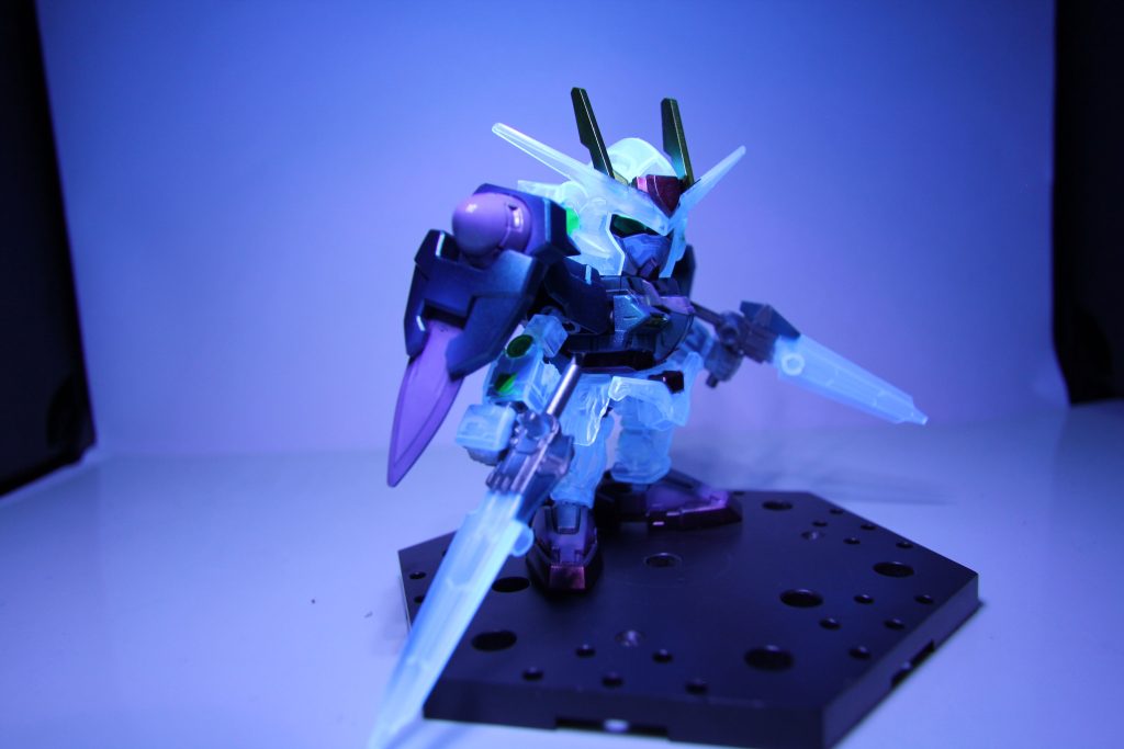 ブラックライトで光ります