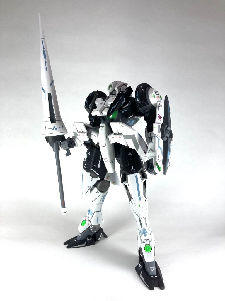 今回はたくさんデカールを貼ろうと決めていましたが、かと言ってくどくならないようにバランス考えながら貼りました。