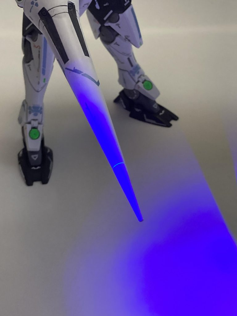 蛍光グリーンはGNドライブやGNランスの発光表現にとても相性の良い塗料ですね。発光色はオリジナルなので自由な設定です。