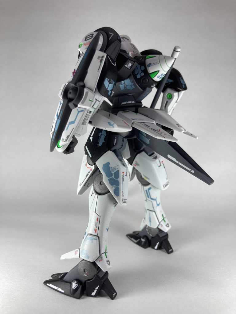 アシタのデカールの他、水星の魔女シリーズ、Hi-νガンダム用、ハイキューパーツなど、全体のバランスを崩さないように時間をかけて選んで貼っていきまして、結果、総デカール数248枚となりました。