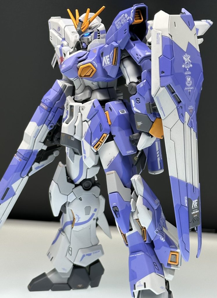 カラーレシピは以下本体白:NAZCA ニュートラルホワイト本体グレー薄:クレオスグレーサフ1500本体グレー濃:クレオスグレーFS36118本体薄青紫:NAZCAミリオンブルー+ガイアラベンダー本体濃青紫:NAZCAコバルトバイオレット+ラベンダー本体オレンジ:ガイア ビビッドオレンジ関節グレー:メカサフヘビー