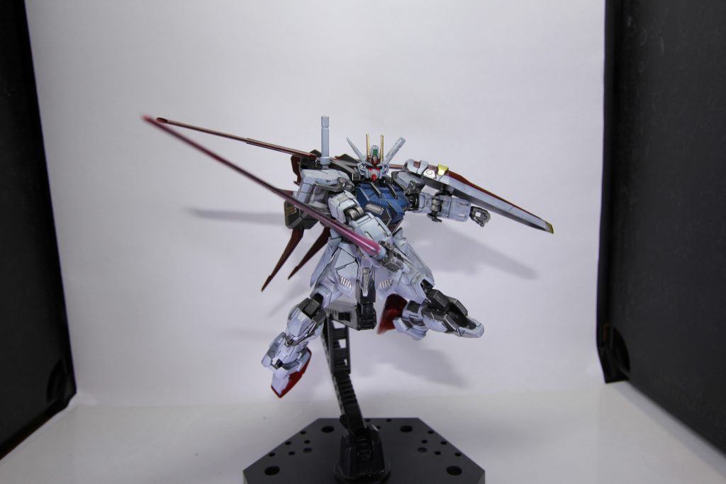 ビームサーベル振り下げ