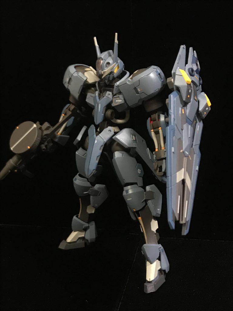 なかなかに渋いカラーリングで、個人的には好きな色に仕上がりました。使用カラーは、下記です。本体:ミディアムブルー2+フラットホワイト1ぐらい濃いめの本体色:上記にフラットブルーを少々シールドとかのグレー:ロイヤルライトグレーパイプ:バフセンサー:オレンジ