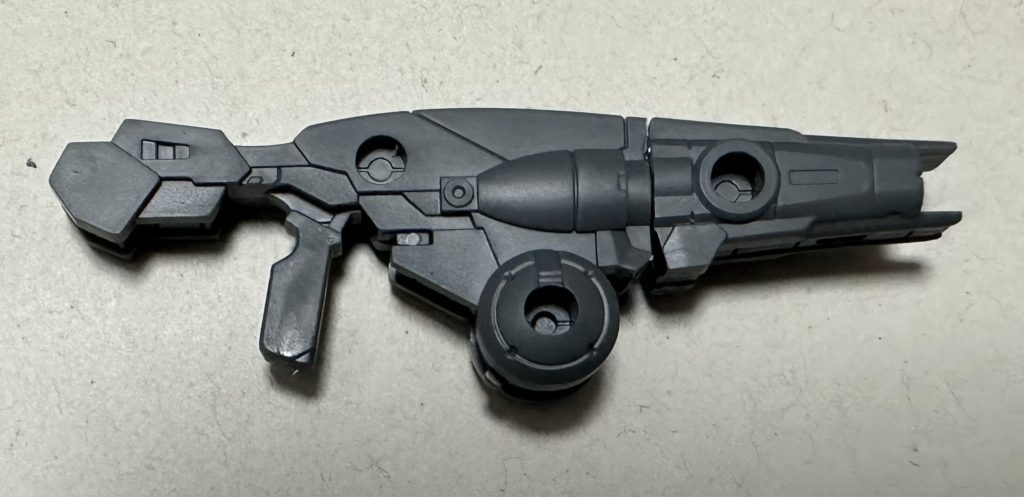 レーザーハンドガンはポルタノヴァ用のライフルから照準を外して一部加工したものを使用しています