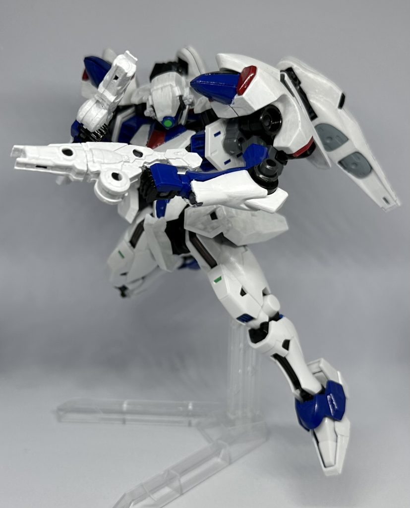 レーザーハンドガン2丁とレーザードローンで近距離からガリガリ削っていく構成蹴りやアサルトアーマーも織り交ぜて攻撃するので意外と強かったりする