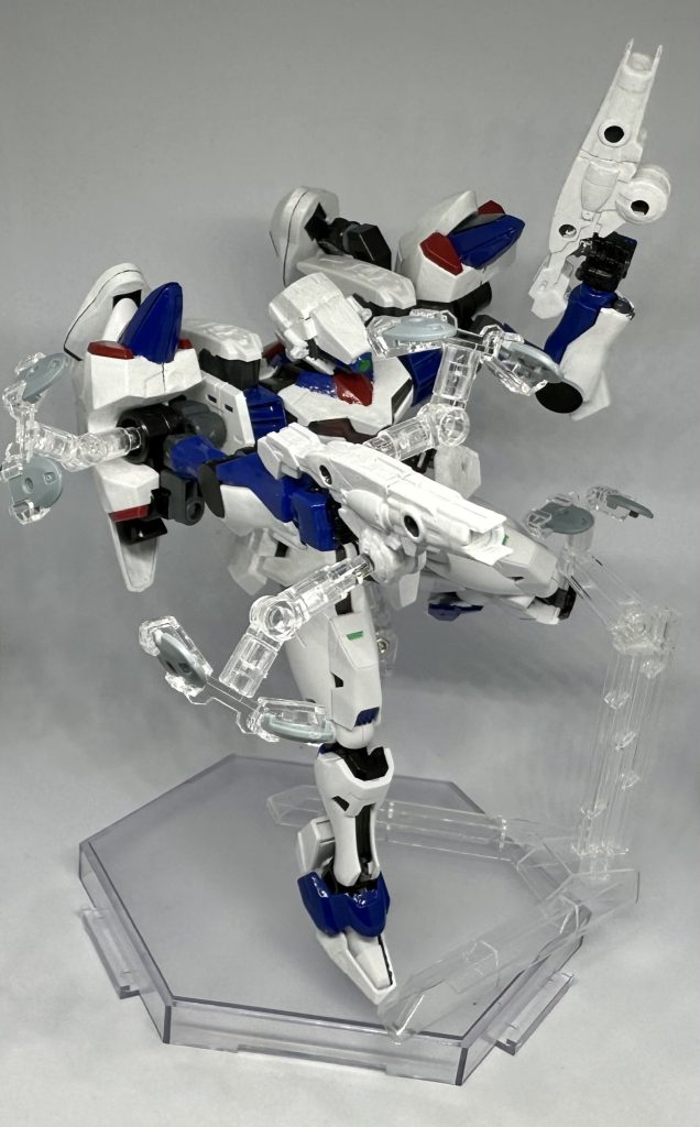 元々「ドローンを同時発射したらなんかカッコイイ」という理由から始まってたどり着いたのがこのスタイルですが対人でそこそこ戦えた上になんとバルテウスを前座のスッラ君諸共1発で粉砕してしまったのでめでたく採用に至りました