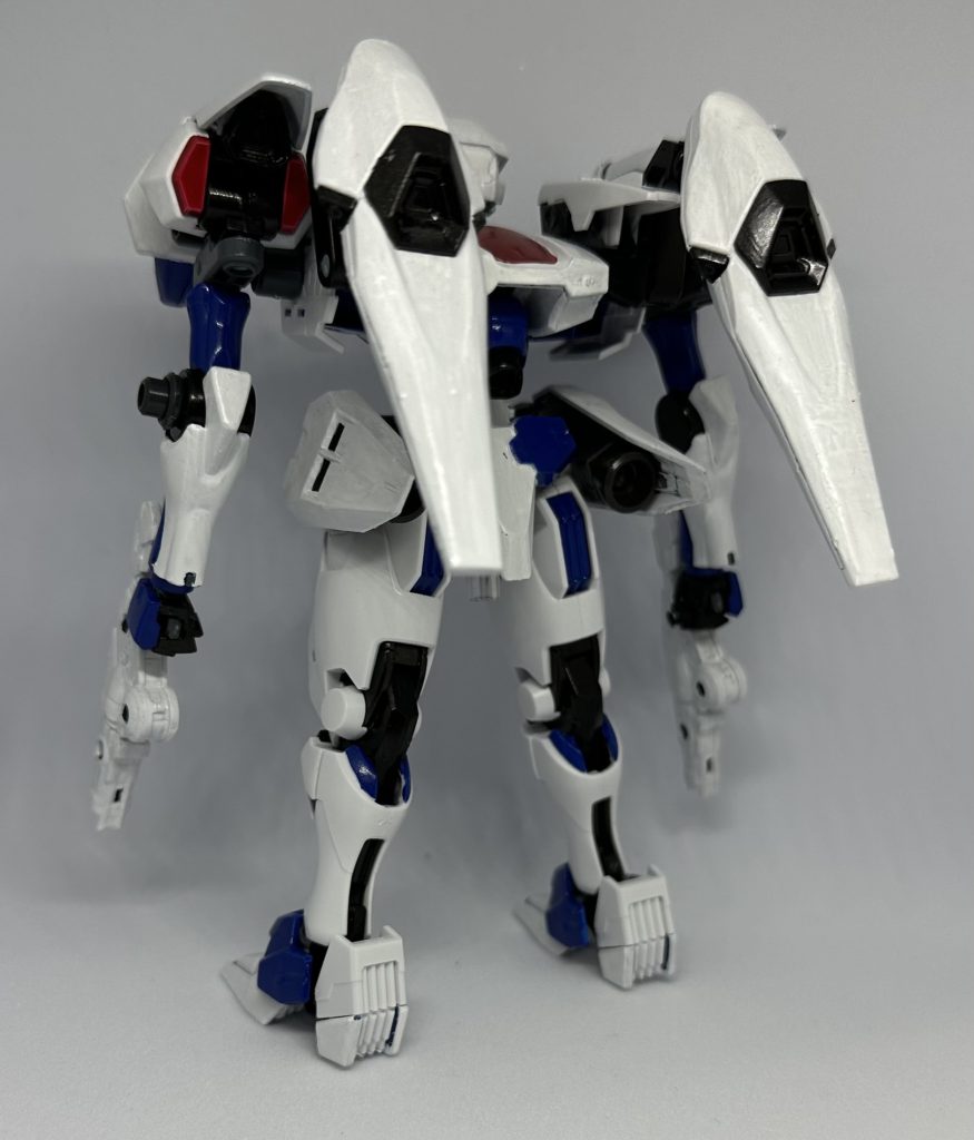 背中はレーザードローン(ガンビット)を搭載ブースト盛モリだぁ…ちなみに機体名の「シーグル」は鴎という意味ですレイヴンなのにカモメとはこれ如何に⌒(ё)⌒