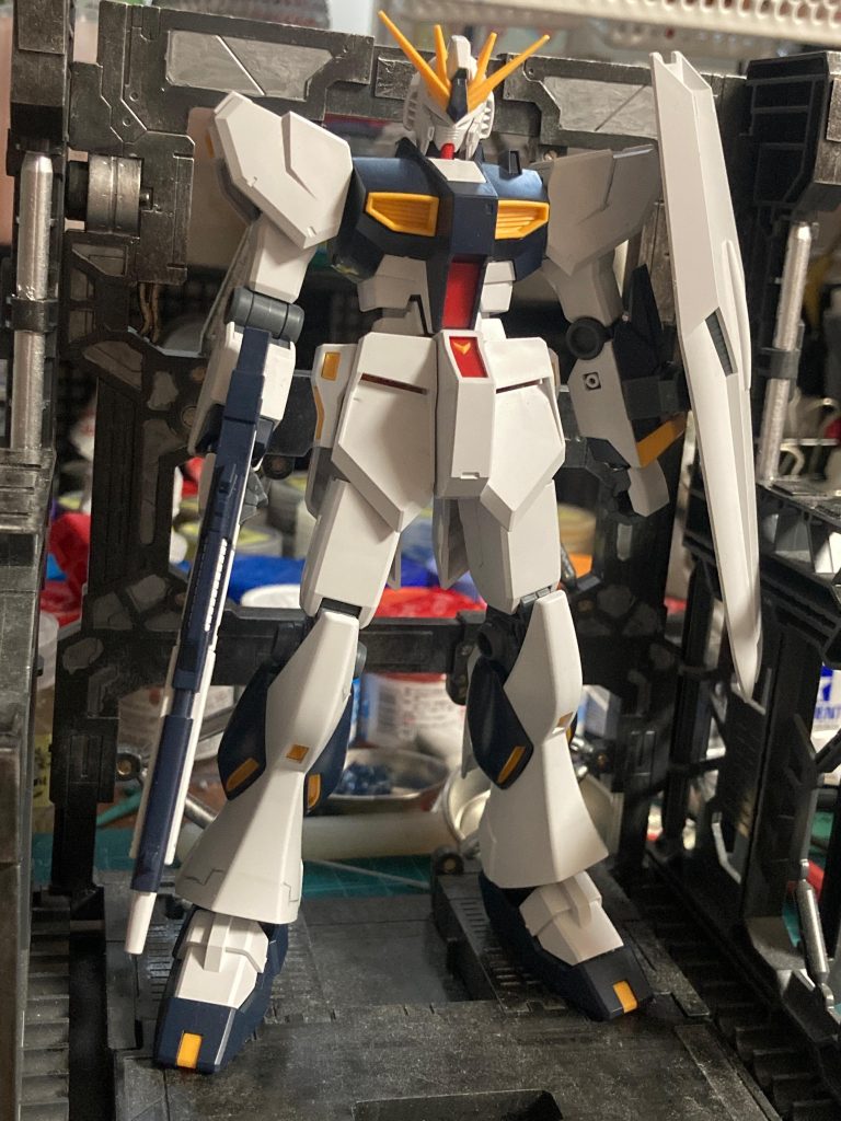 こちらは全くの素組み状態。普通にめちゃくちゃカッコイイですね。