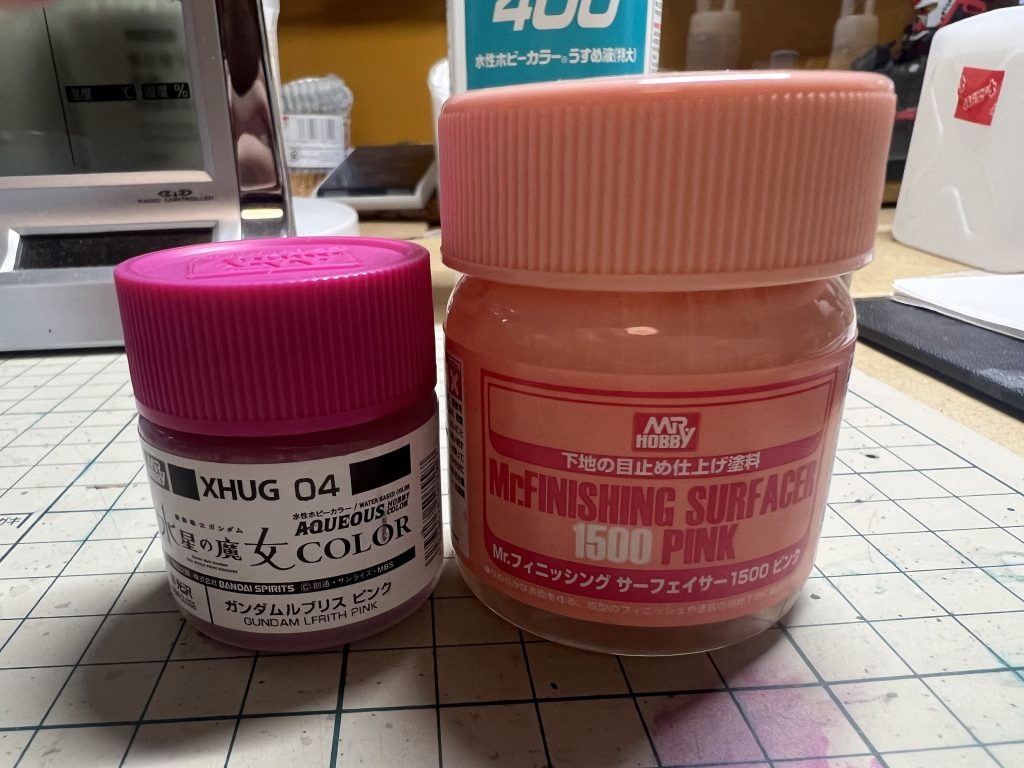 塗料はピンクサフに水星の魔女カラーのルブリスピンクを使用しました。色は悩みましたが上手くいったと思います。