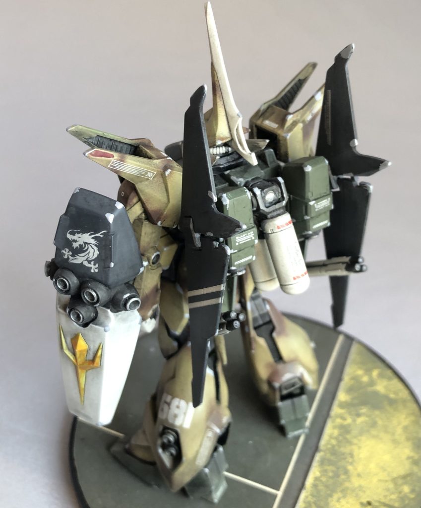 重力下のTMSはあちこちカドをぶつけていそうなイメージなので、ちょっと派手目にチッピングを入れています。