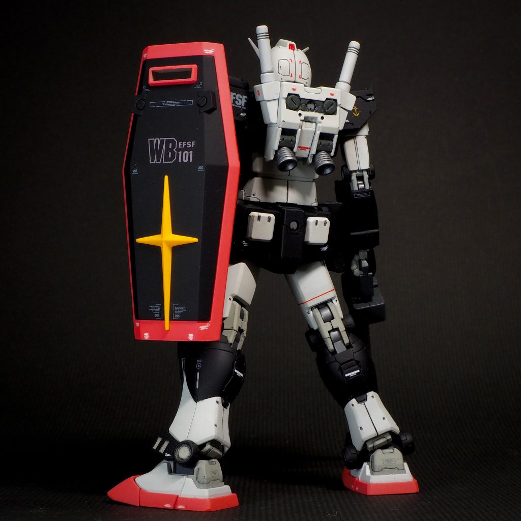 リアは無改造。腰中央部の3mm穴はOボルトにて閉穴。