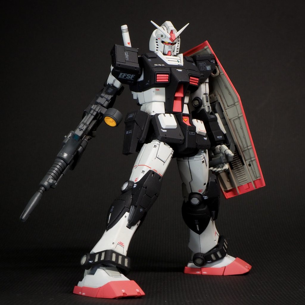 腰のホルダーは設定画の雰囲気で、プラ板箱組みです。