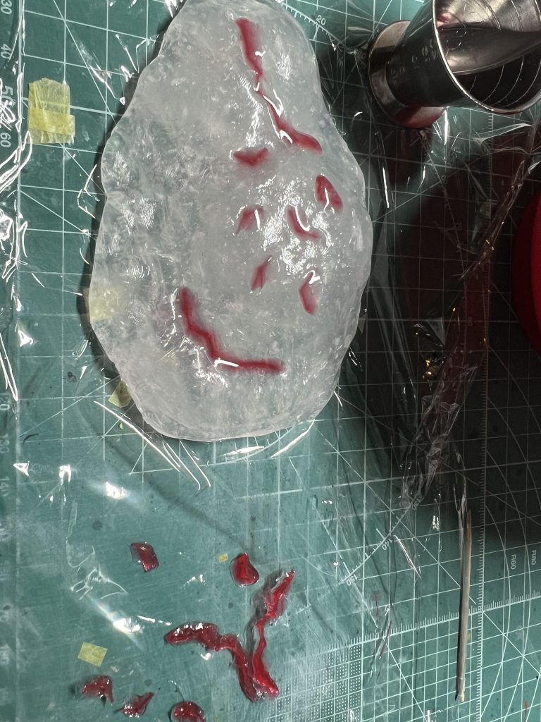 眼光エフェクトはレジンで作成してみました。