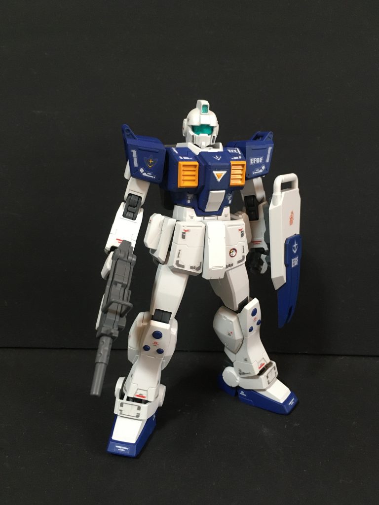 リアリスティックデカールを使用してRG風にしています。設定ではホワイトディンゴ隊のジムはノーマル仕様ですが、ホワイトディンゴ隊は陸戦部隊なので、陸戦型ジムを採用しました。