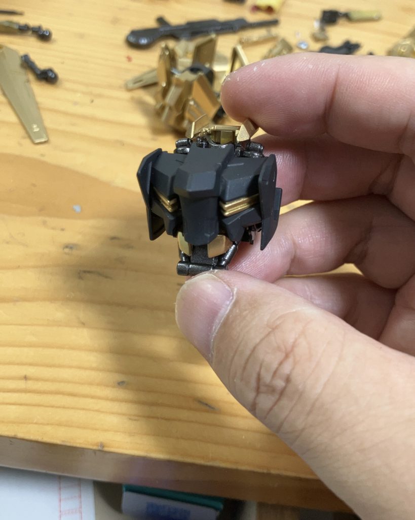 百式腹部パーツを削って移植して塗装。