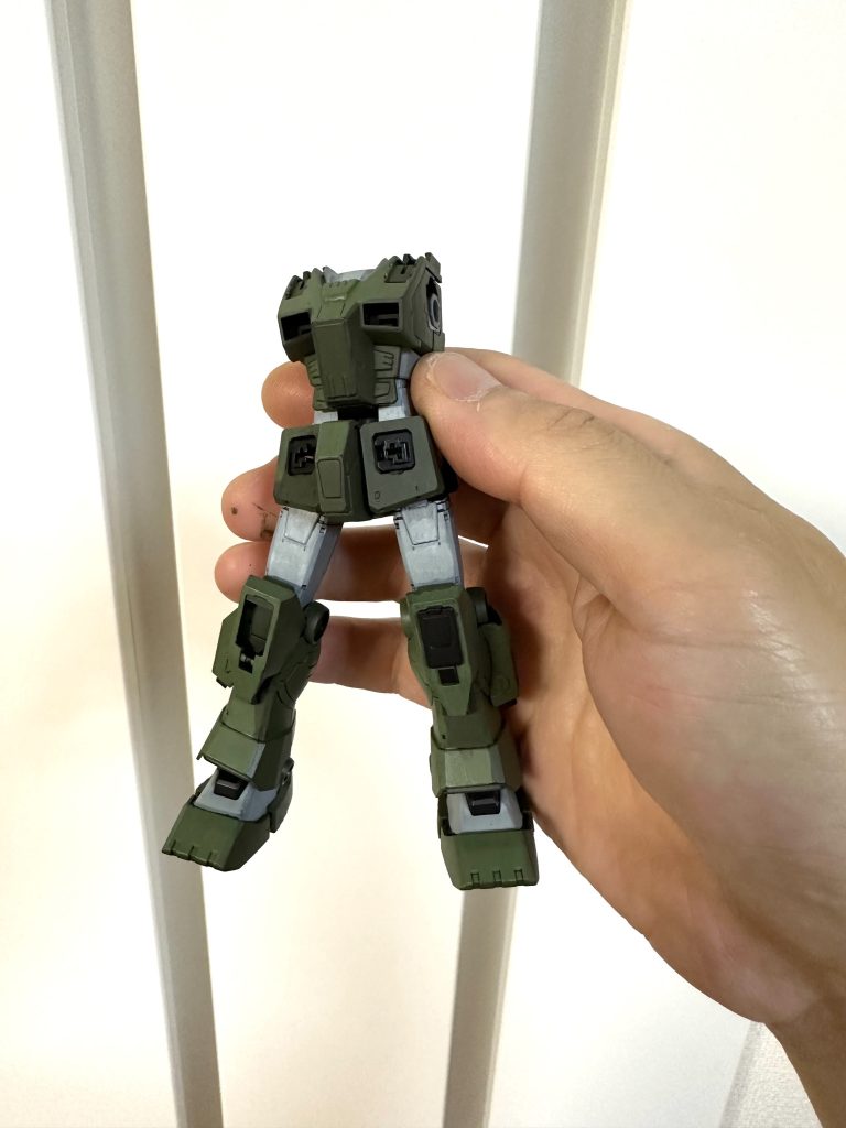 黒サフの上からシタデルカラーで少しずつ塗り重ねていきました。