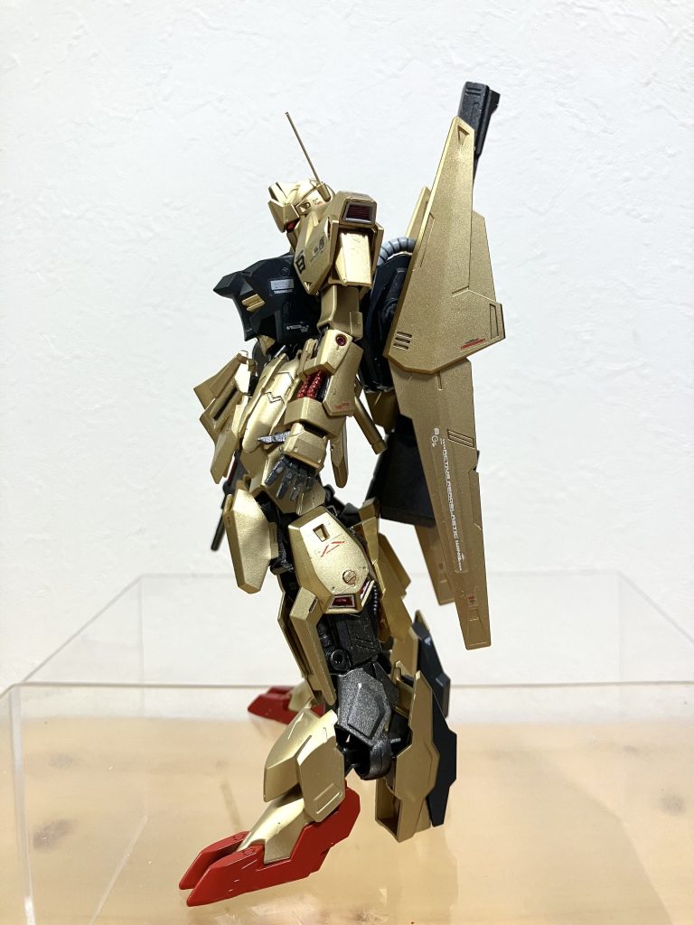 サイドビュー。かなりボリュームが増しています。独特なS字立ちも出来て満足しています。