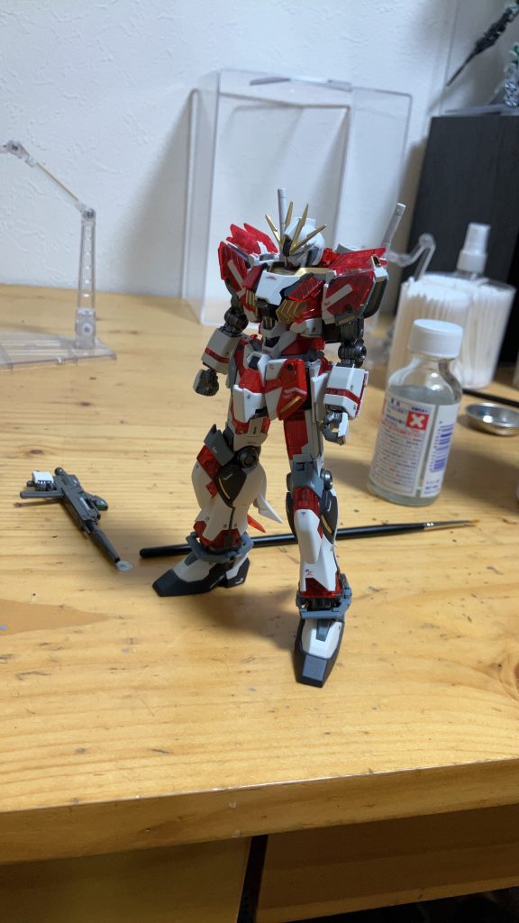 なんとなく出来た!と言う感じで、配色が物足りなくて、膝のグレーをホワイトに変更する事に。