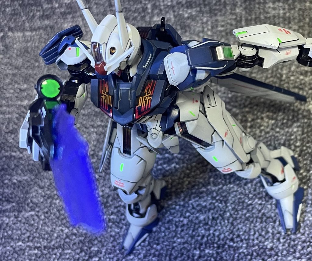 ライフルのセンサーアイは蛍光塗料(緑)の上にレジン乗せてます。お手軽にリアル感が出るので好きですね。