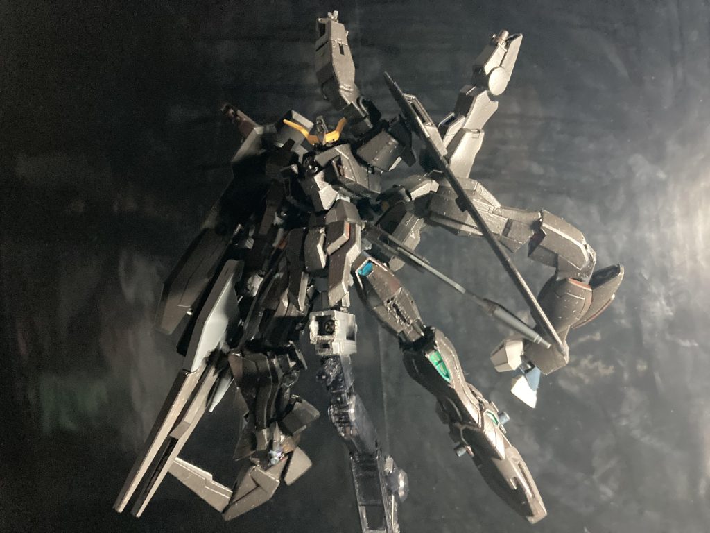 正面元キットはAGE系とSEED系でだいたい統一されているかと思われますちょっとGのレコンギスタが混じってます昔見たイーヴィルハードと比べて、肩や足など所々変わっているが、その面はあの頃と変わっていないようだ