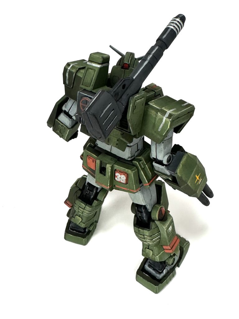 バックショットです。後ろは想像で塗ってますが前側の方がやっぱりよいですね💦