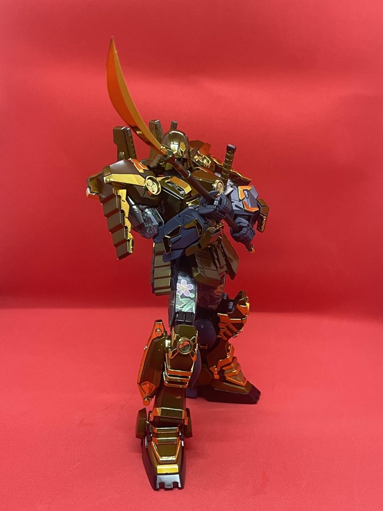 薙刀も付属していますが、指関節がユルユルなんで保持力がなく、あまり自由なポージングがとれません。T_T