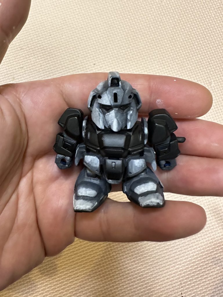 黒下地で段々明るくしています。途中ゼータプラスみたいでした。白のグラデは難しいですね。