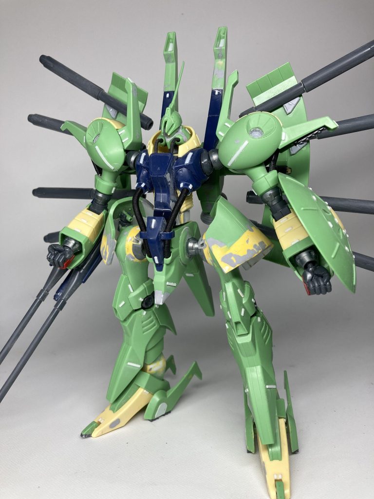 塗装前。彫るよりも盛る方が向いてるのでは。と思い始めた頃。