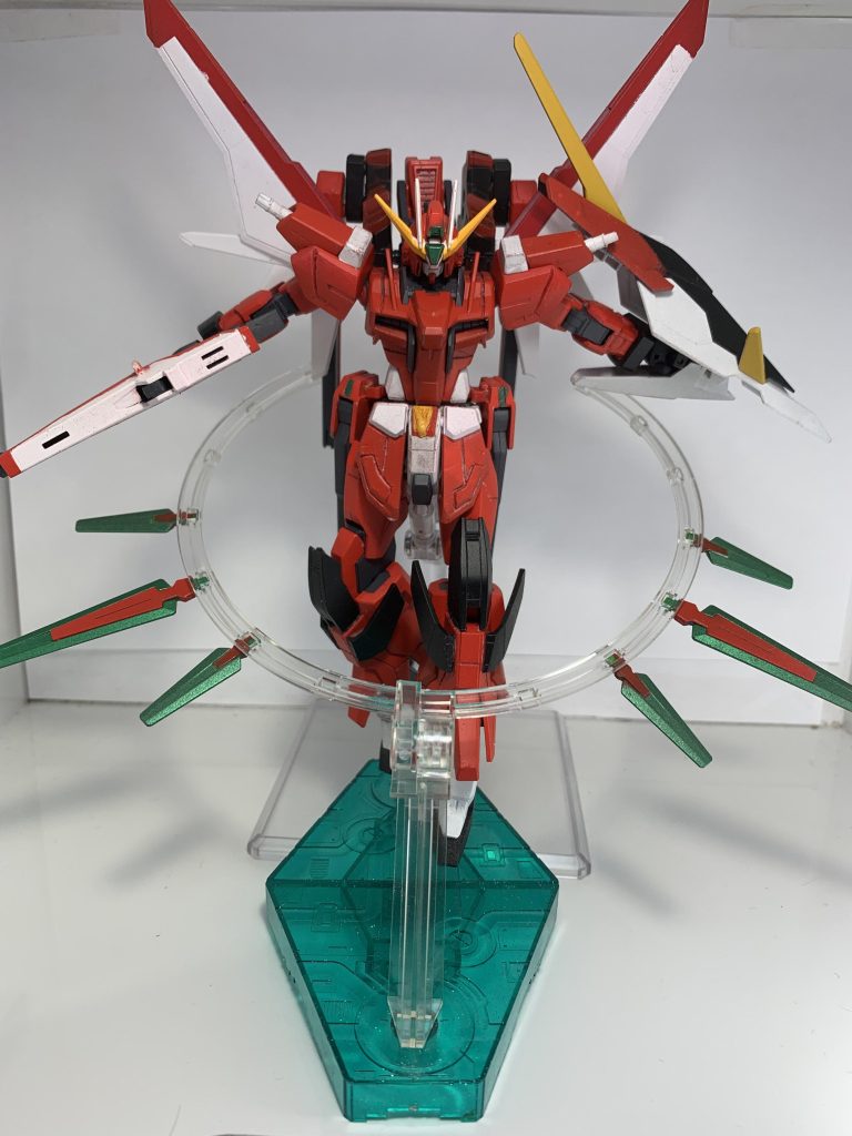 また脚部とバックパックにcファンネルを大小合わせて6基搭載しているため、躊躇いを消し去るポーズなんかもできちゃいます