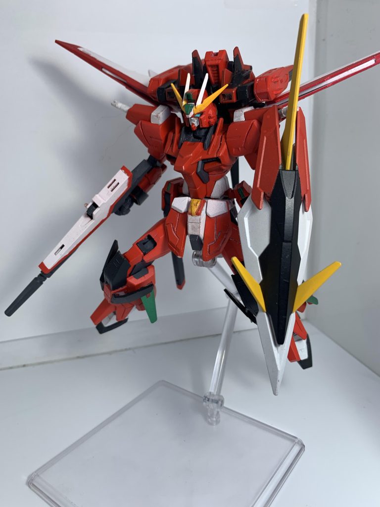 ブースターの基部に稼働軸を設けてるので左右のブースターを回転させてストライカーパックやファトゥムを彷彿させるようなシルエットにもできたりしちゃいます