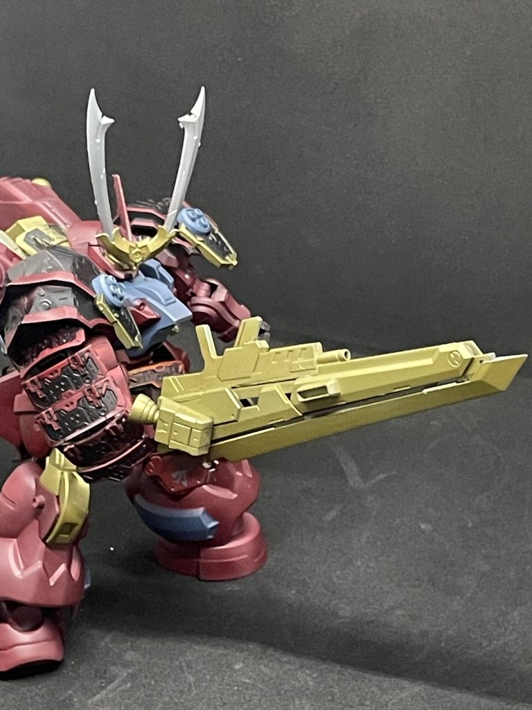 大剣のバーニアで加速を付けて一刀両断する技はあらゆる装甲を切り裂く威力があるのだ！