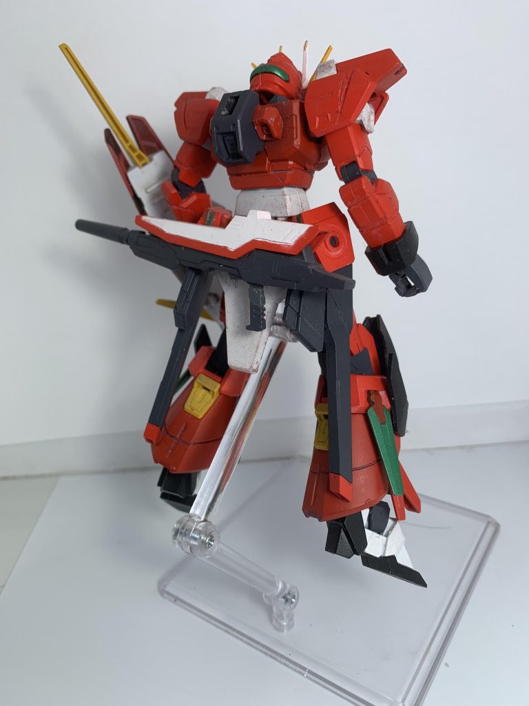 ストフリの腰の背面にフリーダムのパーツを移植しているのでライフルのマウントも可能です