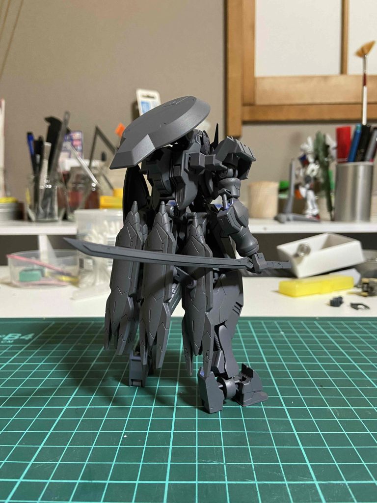 メカサフスーパーヘヴィでサフってから、本体白と赤を塗りました。フレームはサーフェイサーの上から塗り分けたり汚したり。ガンダムフレームとブロック遊びの親和性は最高に楽しいですね。ここまでご覧いただきありがとうございました。