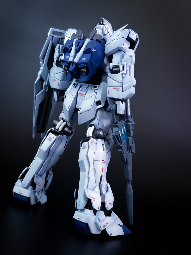 全身に筋彫り・メタルパーツでディテールアップ