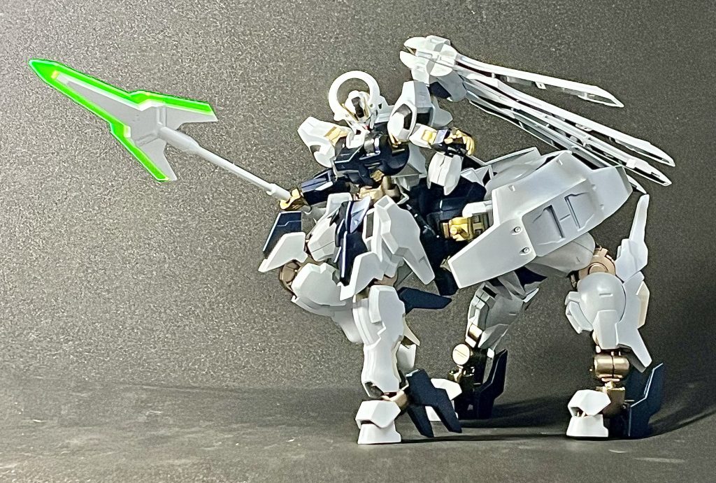 ではでは。次は気が変わらなければ普通に一機組む予定です。塗装メモ下地：サフevoブラック白：スチールホワイト→パールコールドホワイト(外装)紺：プリズムブルーブラック(外装)白金：スターブライトシャンパンゴールド(外装)金：青金(腕部フレーム)暗金：フレームメタリック(ボークス)(胴体、脚部フレーム)赤：パールローズディープレッド(顎パーツ)カメラアイ：フレームメタリック2(ガイア)→蛍光イエローグリーン※クリアパーツは裏面にサフevoブラックを塗布