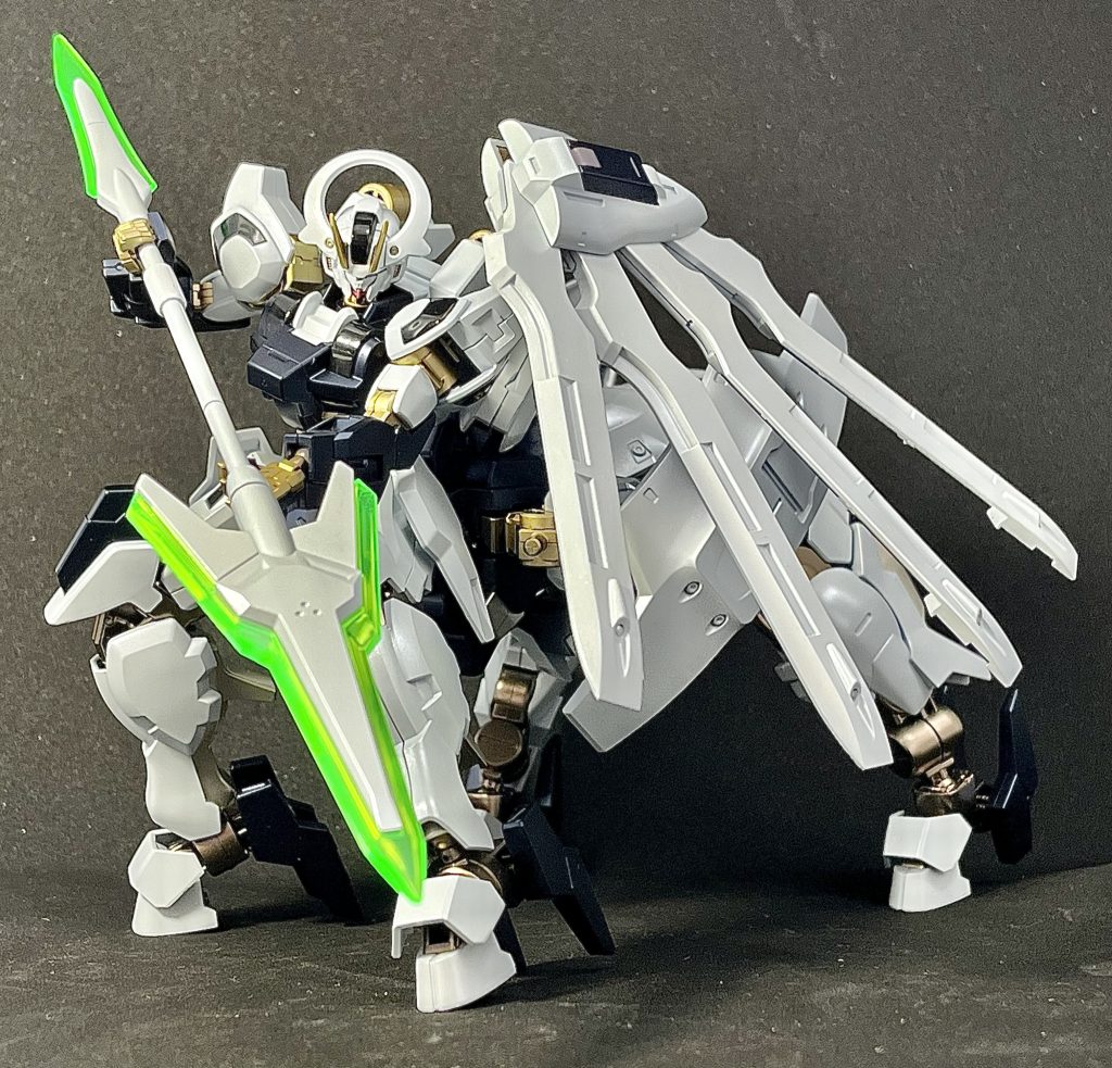 ポーズ2演武時はビーム刃を展開させます。