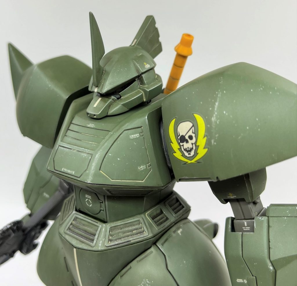 コロ落ちはもちろん発売日に買って遊び倒しました。MSを動かしている感、ステージ間のイベント演出が特に秀逸で素晴らしいゲームでした。司令官とのビデオ通話、世界各地の戦況を伝える連邦軍ニュースはまるで映画のようで興奮しっぱなしでした。無論、初回封入特典のホワイトベース隊と戦えるディスクも入手しました。当時はゲームをダウンロードなんて概念は原則存在せず、同梱の応募はがきを送り、後日郵送でディスクが送られてきました(笑)当時ガンダムウォー(カードゲーム)もがっつりやっていましたが、初回封入特典のWDジムは使い道なさ過ぎて、ついぞデッキに入る事は無かったです。