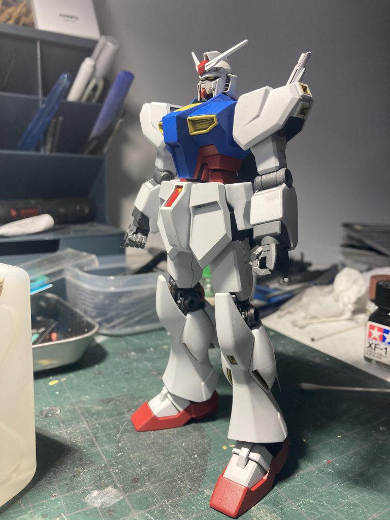デカール前。クレオスのガンダムカラーでグラデ無しで簡単に済ませました。