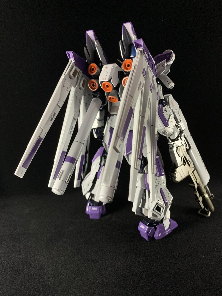 ファンネルはバックパック横に接続。