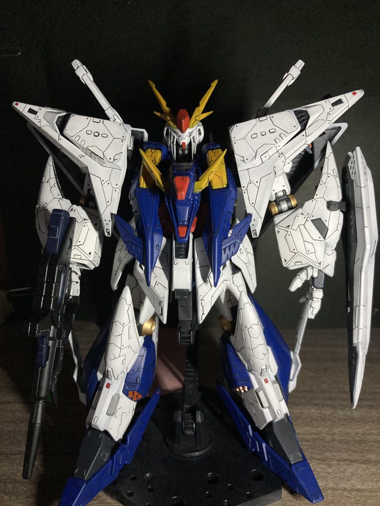 私のやれる事をやりまくりました顔もエントリーグレードνガンダムに変更するに挑戦してみました長く作業したかいあってめちゃ気に入ってますガンダム、ガンプラ再熱のきっかけの機体ってのもあって愛着もあります