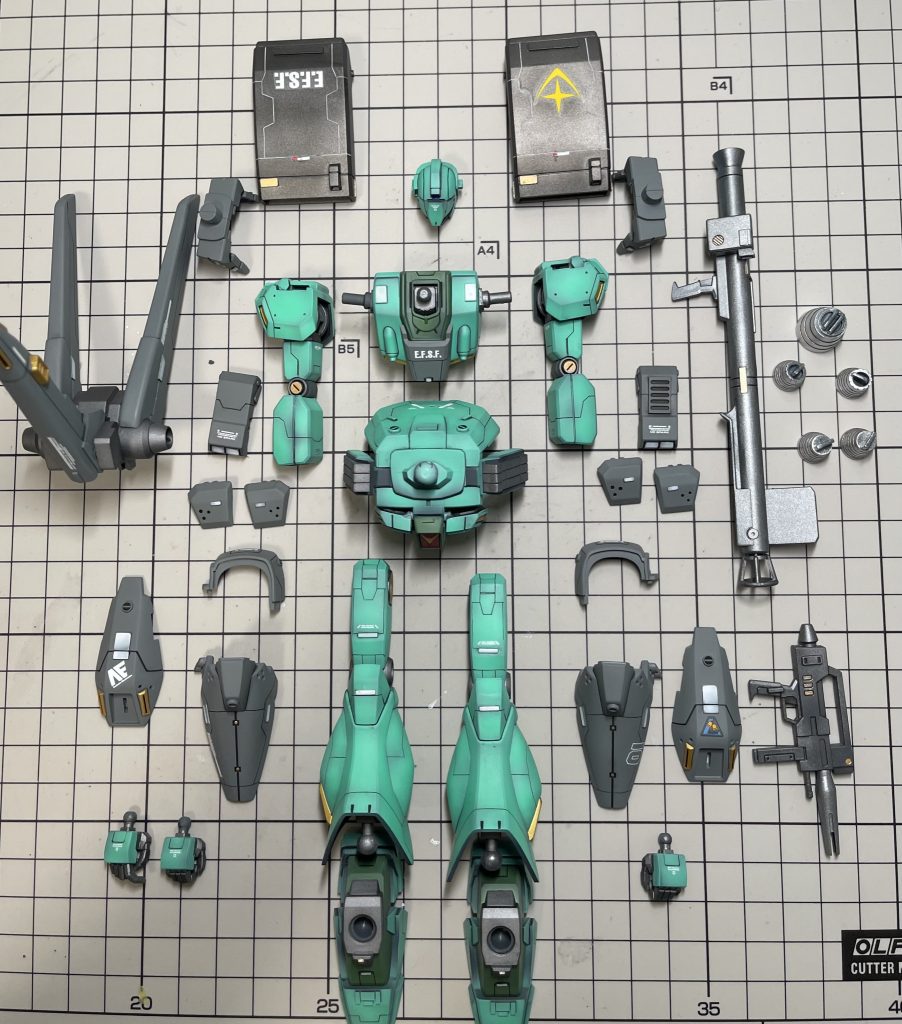 初めてパーツを並べてみました笑