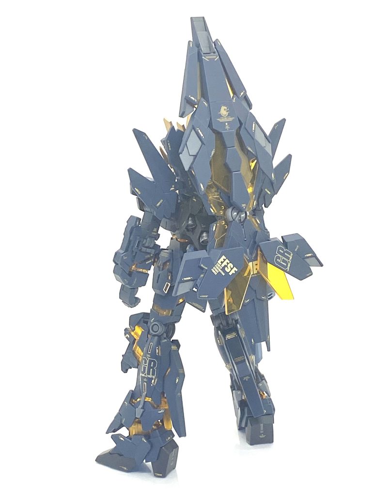 塗装箇所とカラーレシピアンテナ、アームド・アーマーXC等金色部→(クレオス)ガンダムカラー百式ゴールド太腿上部、アームド・アーマーXCのグレー部等→(クレオス)ニュートラルグレービームマグナムカートリッジ、リボルビング・ランチャー→(クレオス)ミディアムブルービームマグナム先端、バーニア等→(ガイア)フレームメタリック(1)アンテナの基部、肩のセンサーの青→(クレオス)ブラック40％+ブルー20％＋パープル10％+(ガイア)ブルーグレー30％