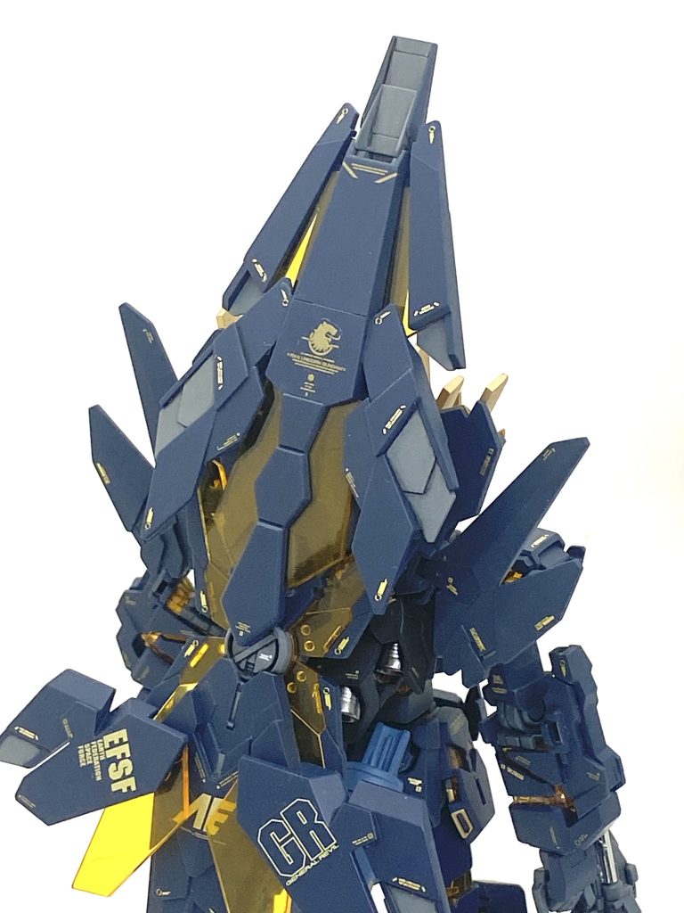 アームド・アーマーXCもなるべく丁寧に塗り分けて金デカールをアクセントにしています。