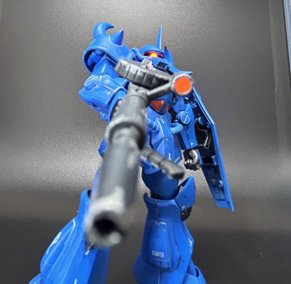 生身の歩兵をザクマシンガンで撃ち抜いた時のシーン。