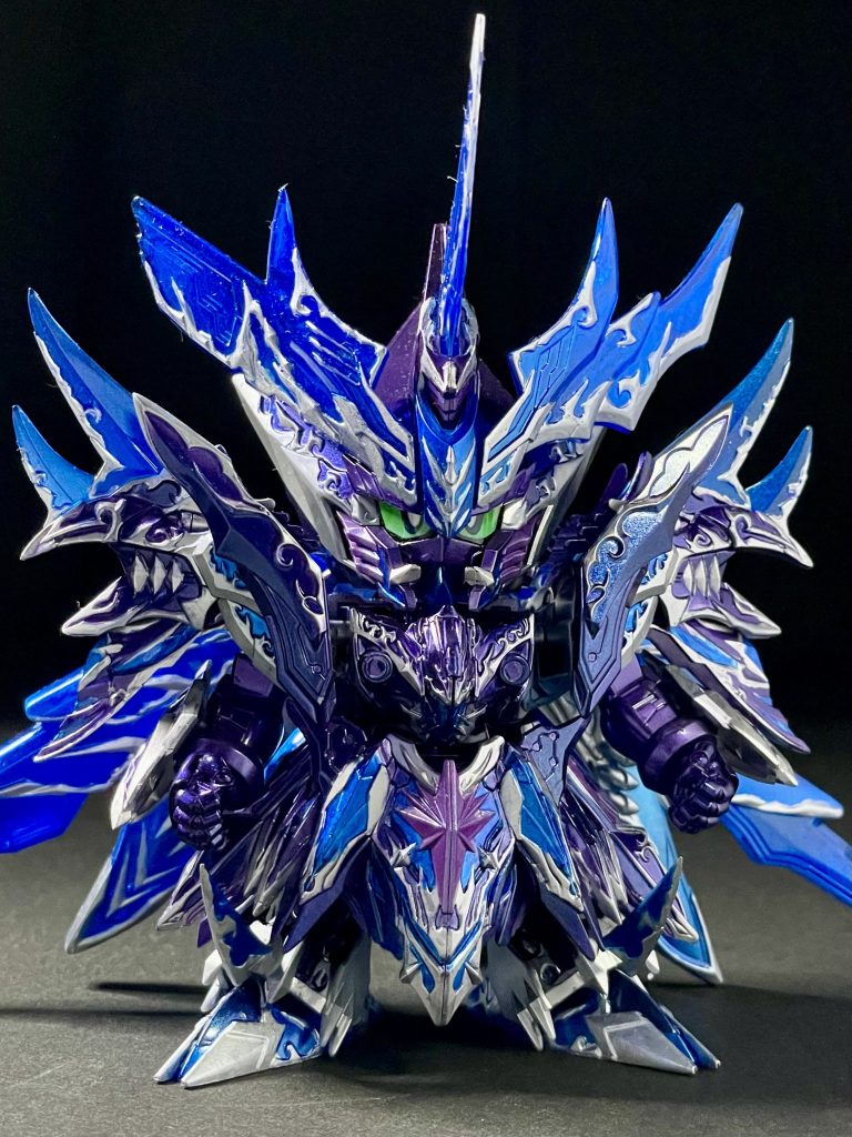 正面。公式商品ページの完成写真より、かなり青寄りの紫になってます。