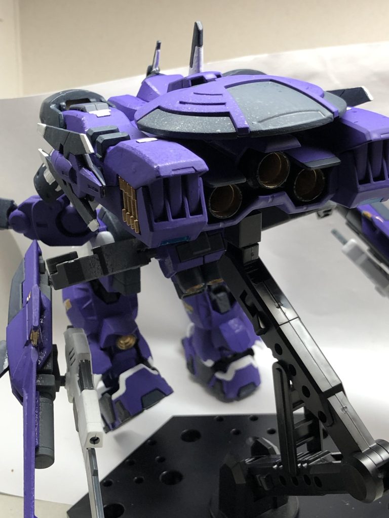 百里のウェポンラックはミサイルハッチに変更したという設定、武装は他にガンブレイドも装備しています。