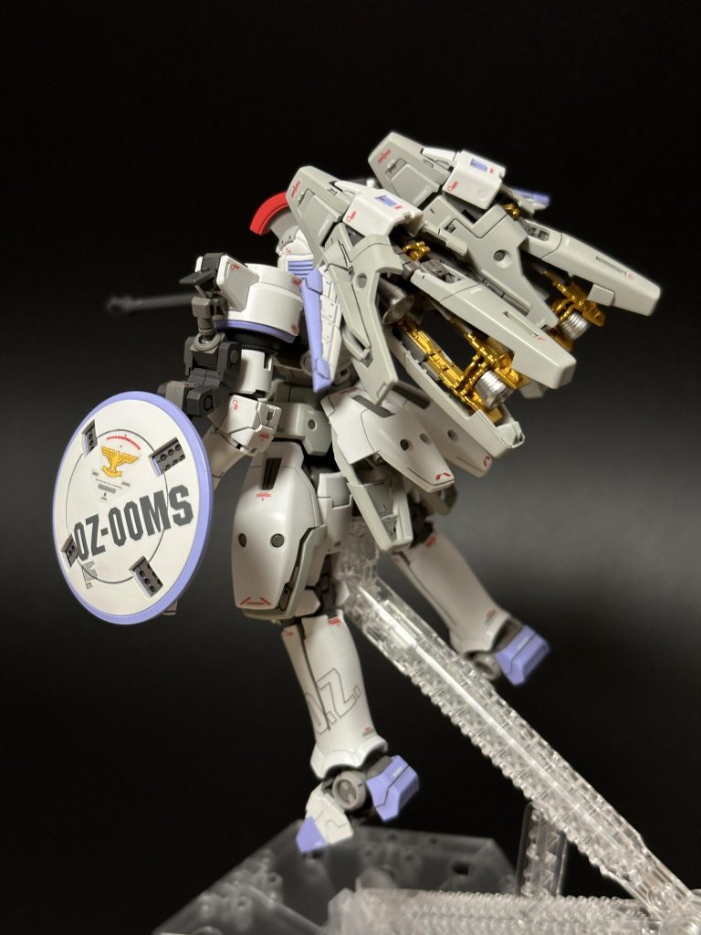 ◆塗装レシピ本体白:ガイア ピュアホワイト + クレオス ブラック本体グレー:ガイア ピュアホワイト + クレオス ガルグレー + クレオス ブラック本体紫:クレオス コバルトブルー + クレオス 蛍光ピンク + クレオス 色ノ源 マゼンタ +  ガイア ピュアホワイト本体赤:クレオス シャインレッド + ガイア ピュアホワイトセンサー:ガイア クリアーブルー + ガイア クリアー関節/武器:クレオス ダークアース + クレオス ブラック + ガイア ピュアホワイト ×混合比を変えて3水準を塗分けバーニア:ガイア スターブライトシルバーバーニア基部:ガイア スターブライトゴールドトップコート:クレオス スーパースムースクリア つや消し