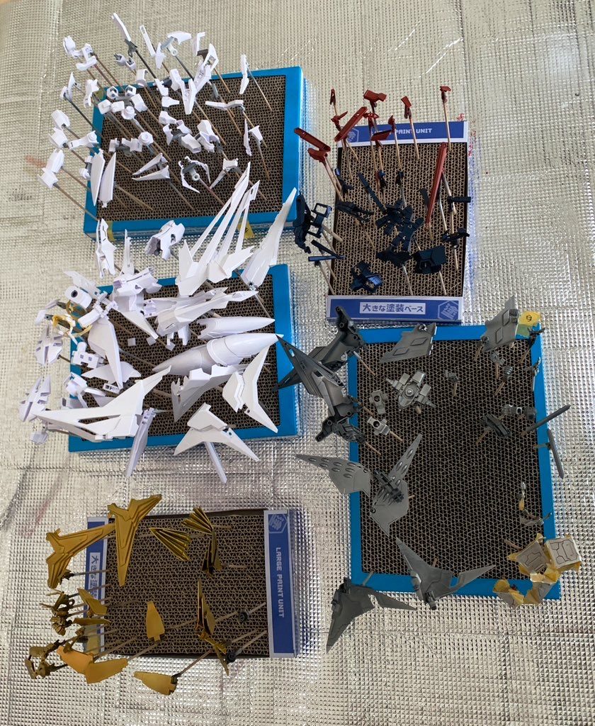 パーツの数はそこまで多くはないですが、サイズが大きいため塗装の作業量が多く大変でした