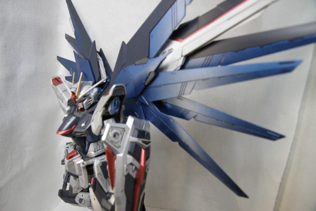 舞い降りる剣–3枚目/制作者：ddd助