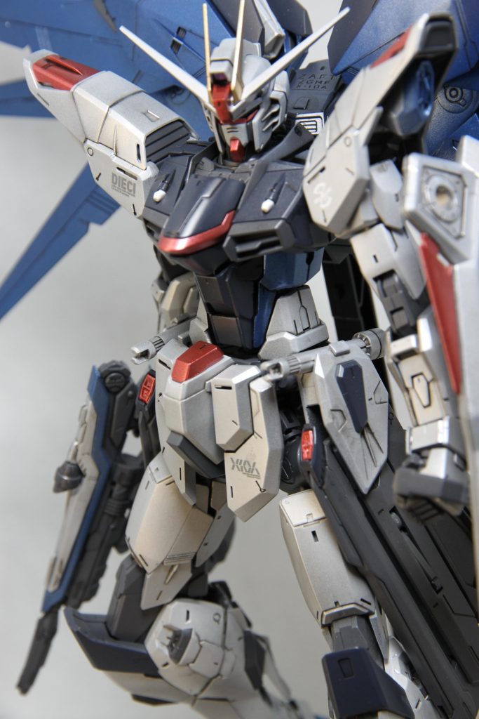 舞い降りる剣–4枚目/制作者：ddd助